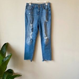 Universal Thread Distressed Lightwash Jeans